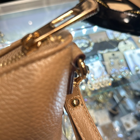 A Tan clutch handbag leather - Picture 9 of 10